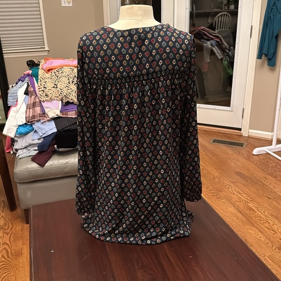 Daniel Rainn navy blue with smocked accents tunic with pockets size medium - Picture 2 of 4